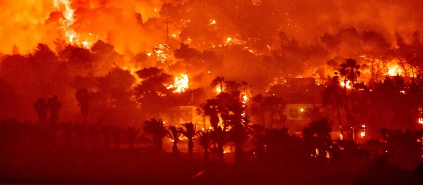Εικόνες-σοκ από την πύρινη λαίλαπα - Ανεξέλεγκτη για δεύτερη νύχτα: Συνεχείς αναζωπυρώσεις - Πολλά μέτωπα (βίντεο)